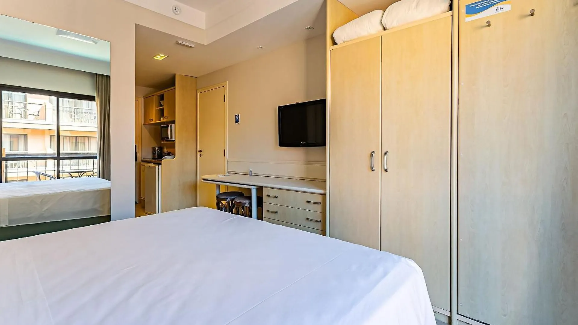 Resort Pe Na Areia - Studios Direto Com Proprietario Jbvjr Florianopolis 0*,  Brazil